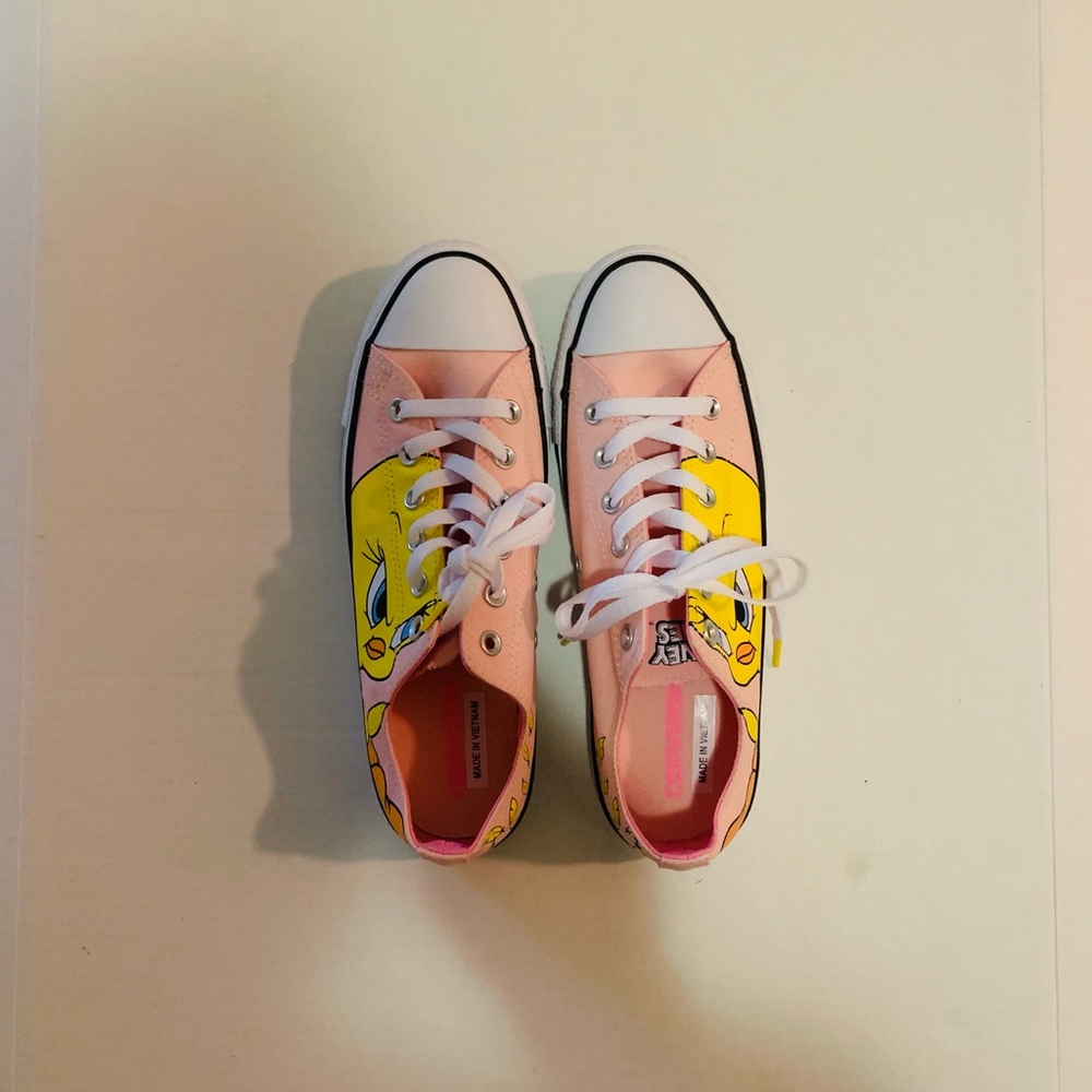 Converse Looney Toons Tweety Sneakers Sz: M8/W10